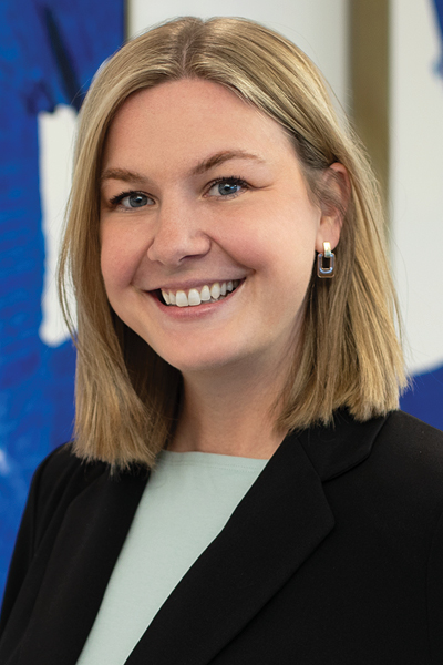 Elizabeth Cook's professional portrait.