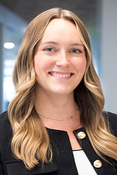 Lauren Cooper's profesisonal portrait 